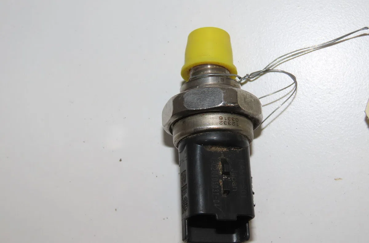 Capteur pression rampe  Renault MEGANE III 3-5 portes (BZ0-1_, B3_) 1.5 dci (bz09, bz0d, bz1w, bz29, bz14) (2009) 5 portes occasion — photo 2