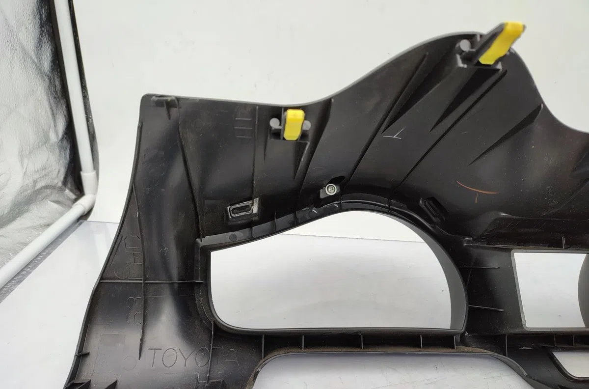 Casquette supérieure tableau de bord TOYOTA IQ occasion — photo 3