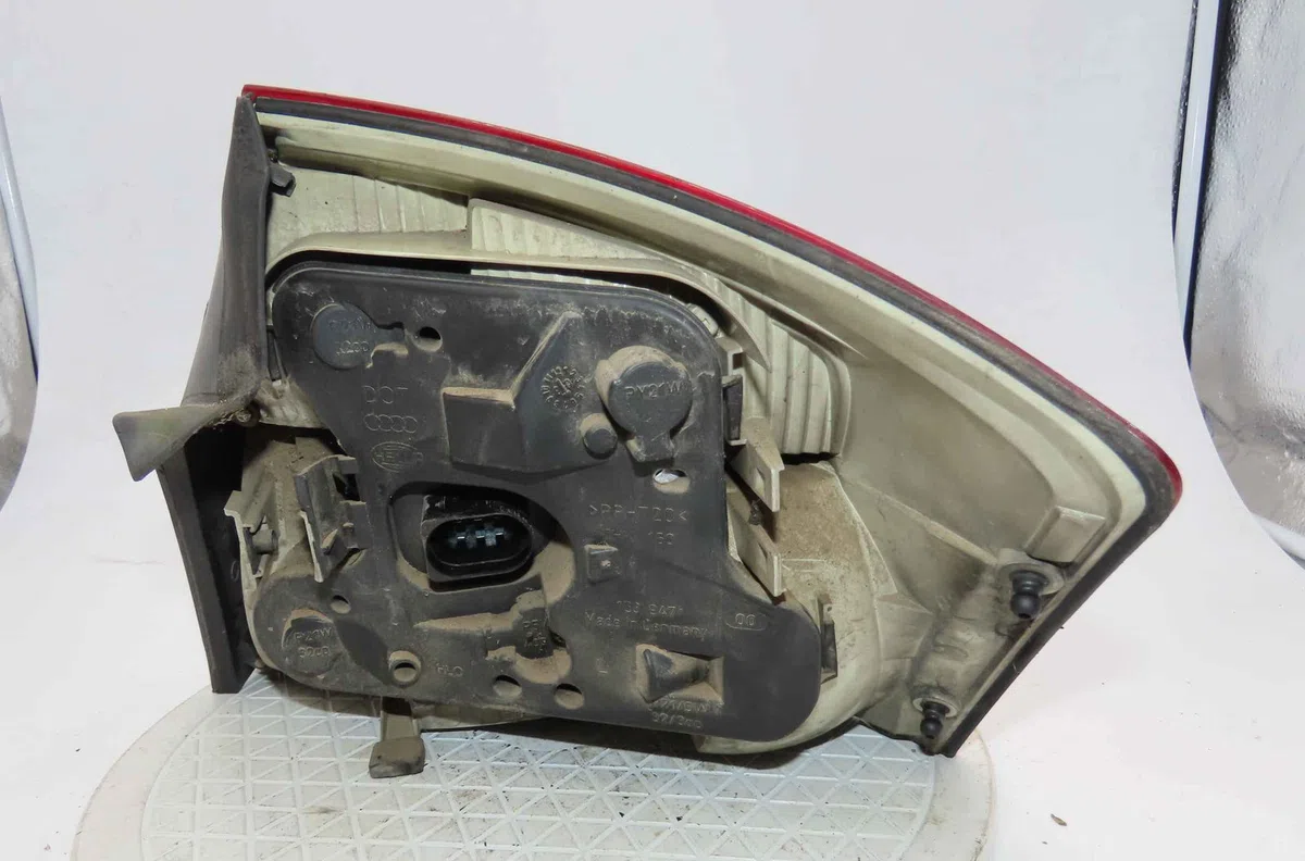 Catadioptre arg AUDI A4 II occasion — photo 2