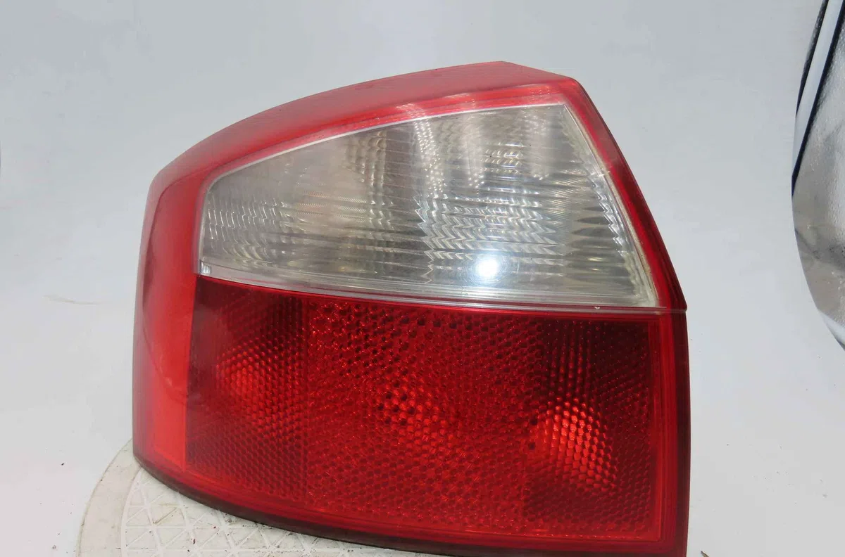Catadioptre arg AUDI A4 II occasion — photo 3
