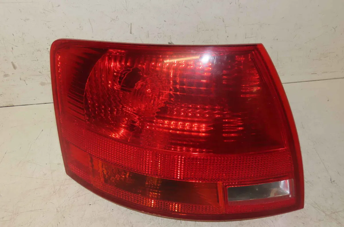 Catadioptre arg AUDI A4 II occasion — photo 2