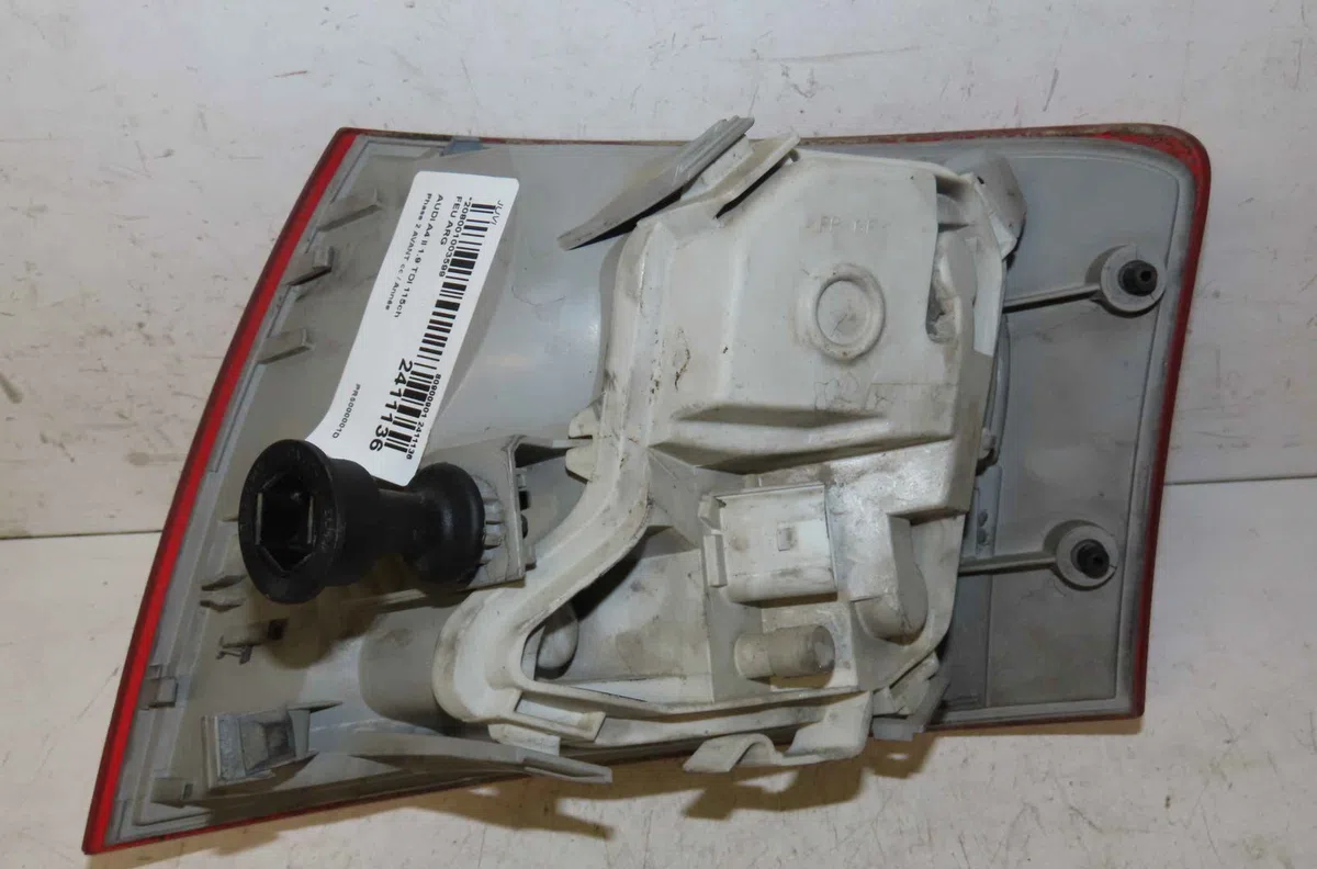 Catadioptre arg AUDI A4 II occasion — photo 3