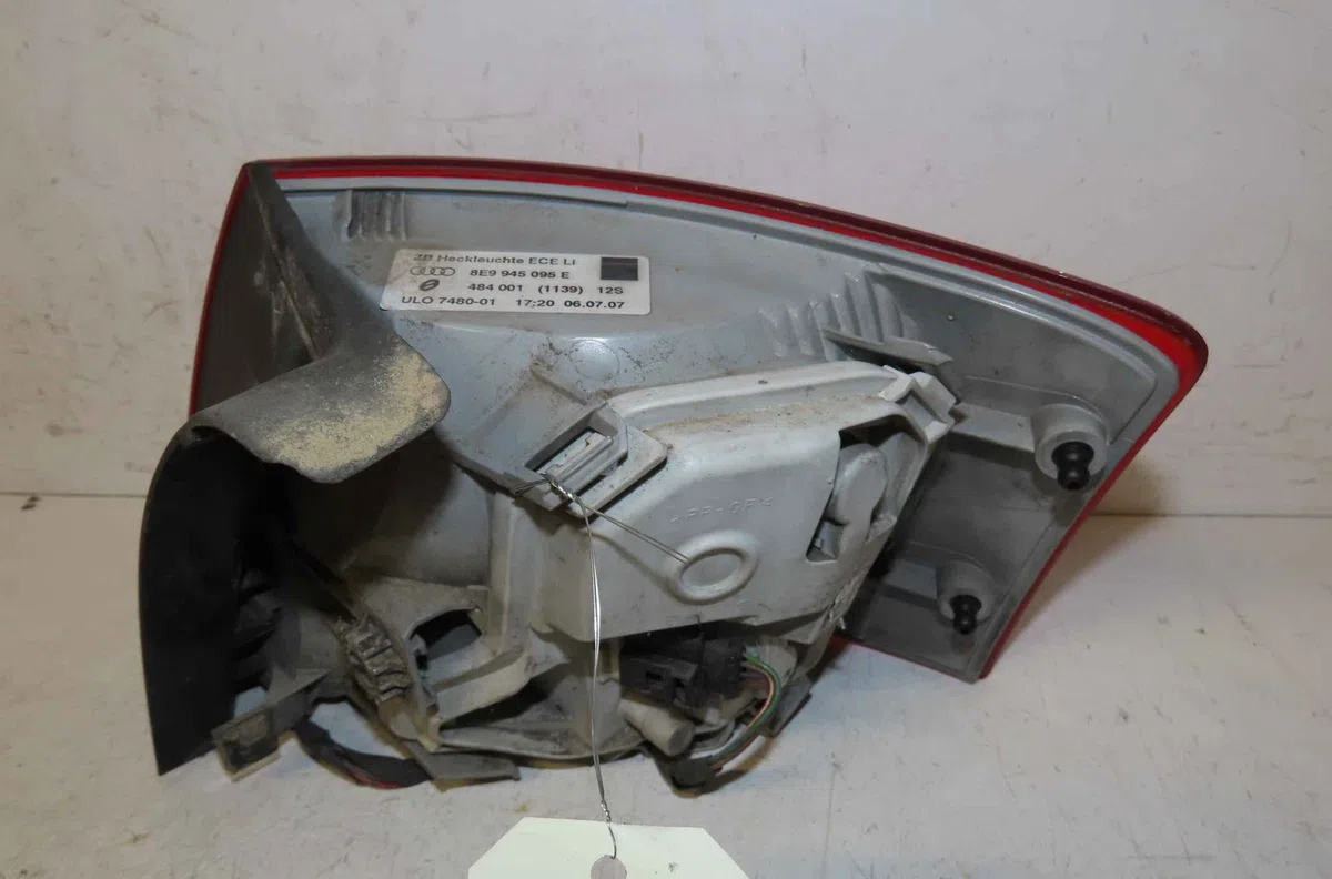 Catadioptre arg AUDI A4 II occasion — photo 3