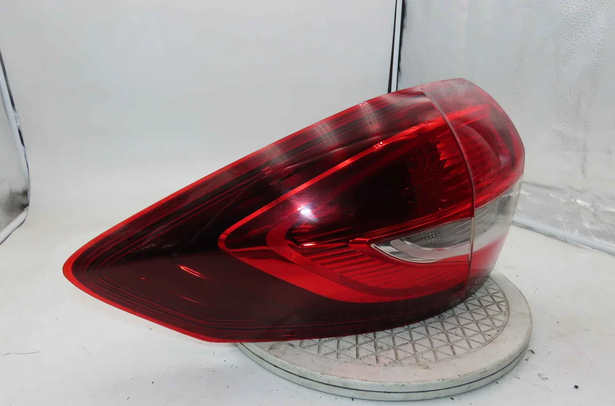 Catadioptre arg FORD CMAX II occasion — photo 3