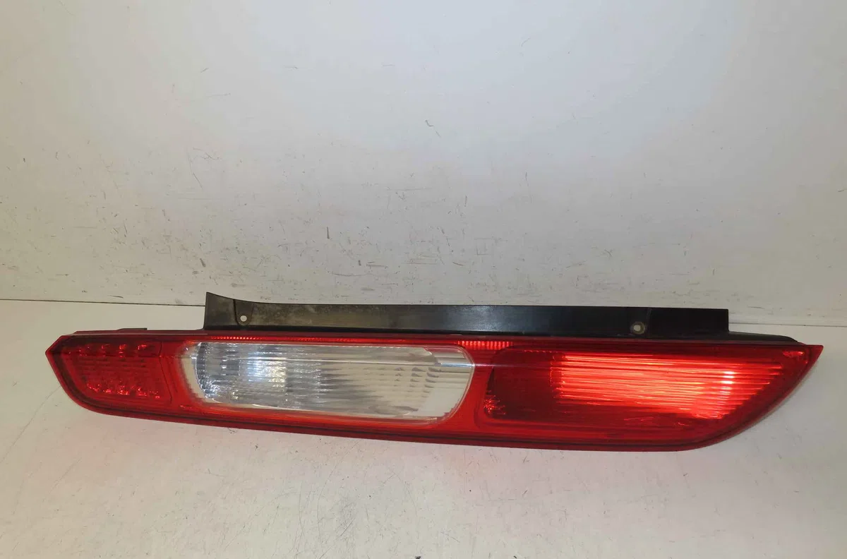 Catadioptre arg FORD FOCUS II occasion — photo 2