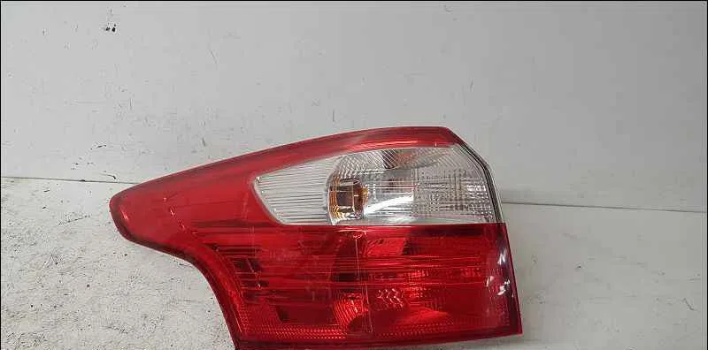 Catadioptre arg FORD FOCUS III occasion — photo 4