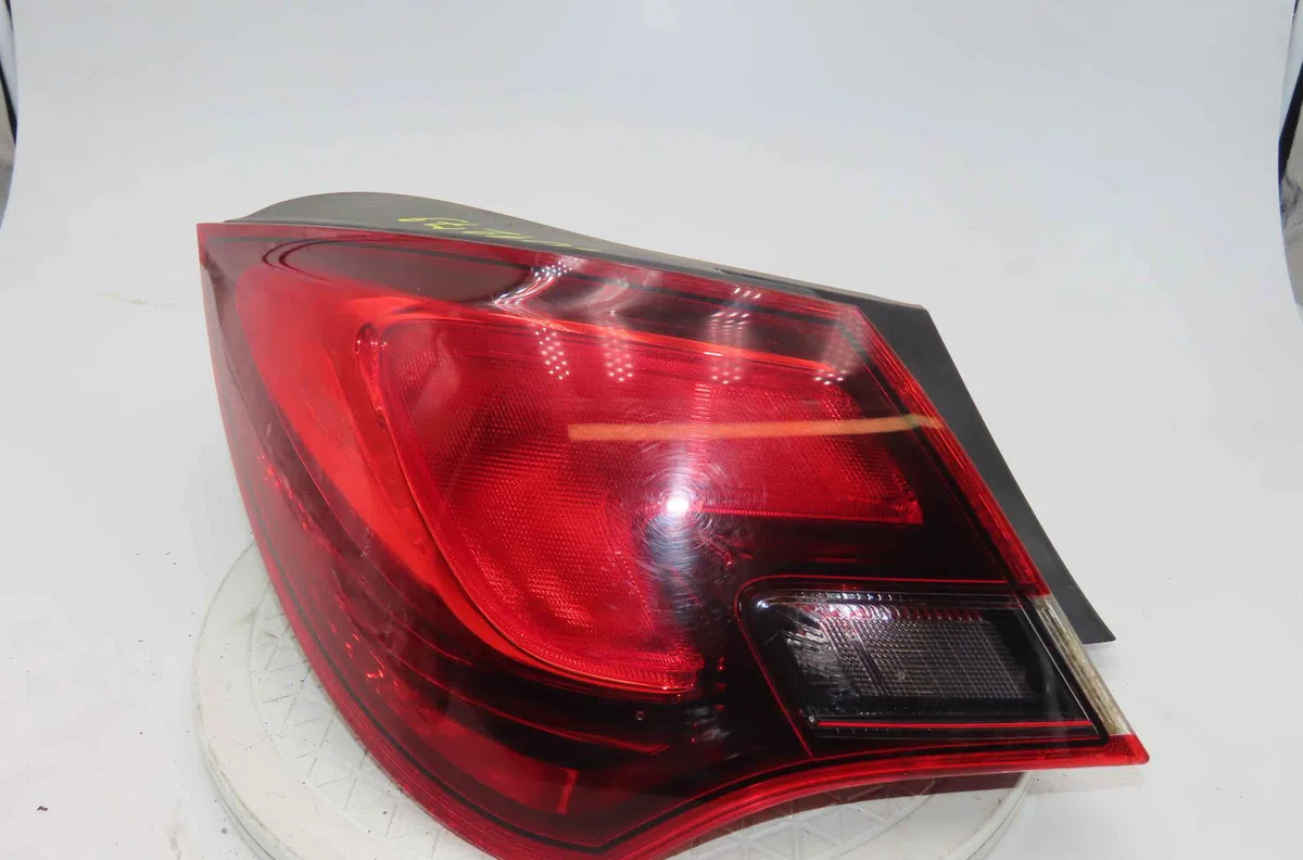Catadioptre arg OPEL ASTRA IV occasion — photo 2