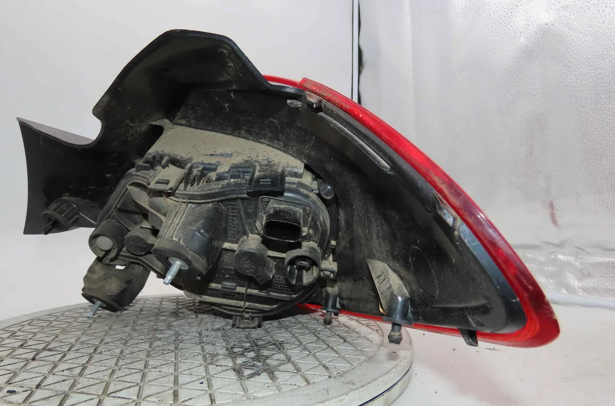 Catadioptre arg OPEL CORSA V occasion — photo 3
