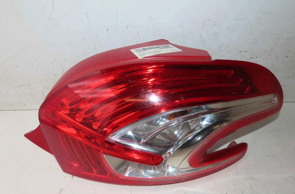 Catadioptre arg PEUGEOT 208 I occasion — photo 3