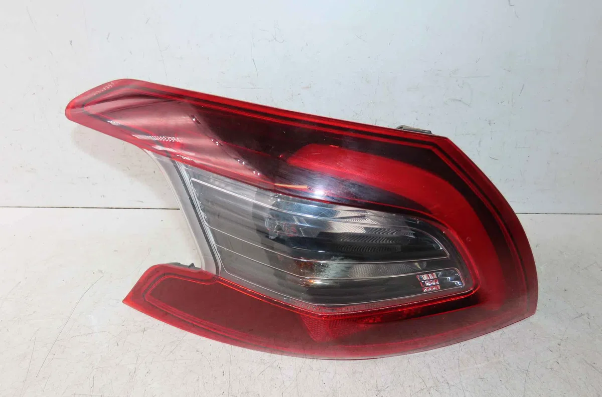 Catadioptre arg PEUGEOT 308 II occasion — photo 3