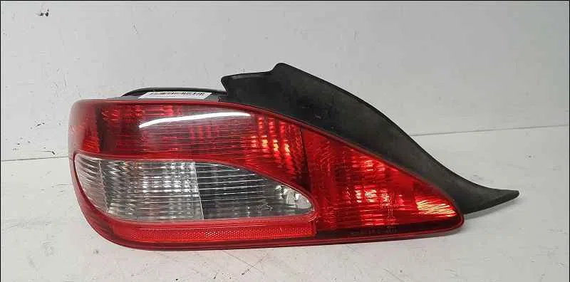 Catadioptre arg PEUGEOT 406 COUPE occasion — photo 4