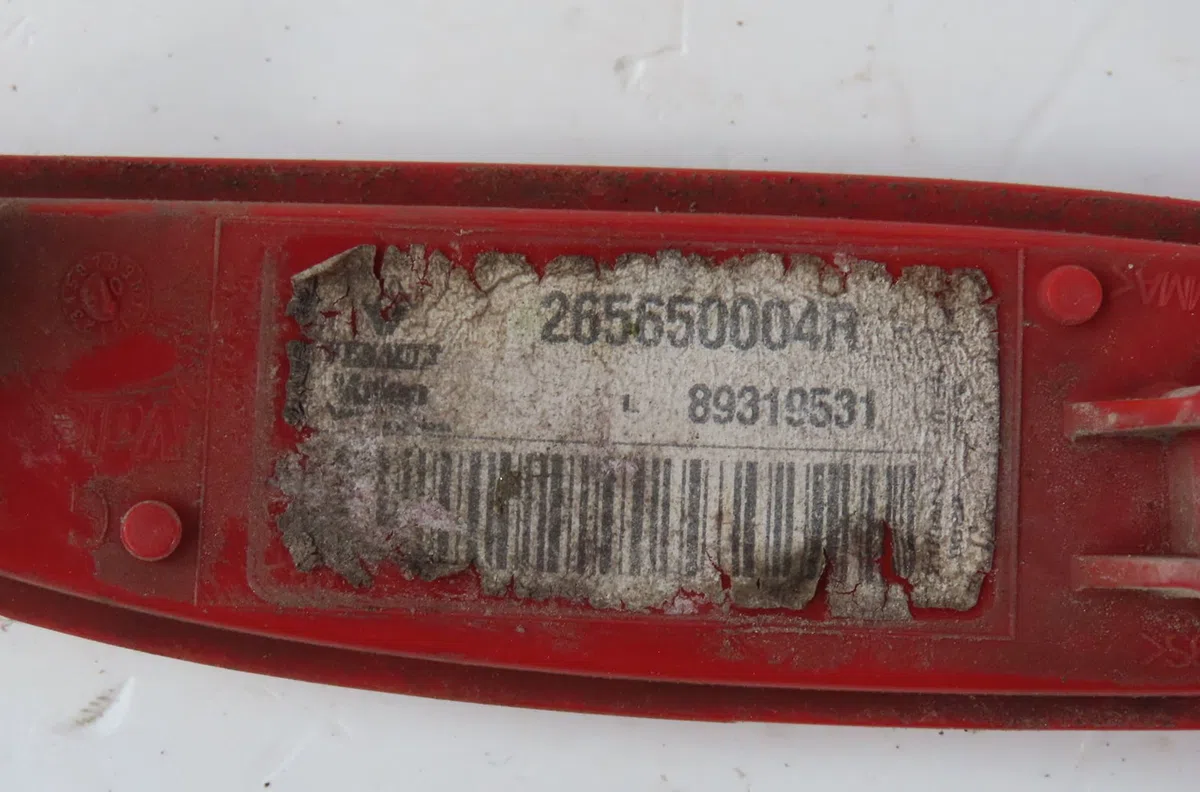 Catadioptre arg Renault MEGANE III 3-5 portes (BZ0-1_, B3_) 1.5 dci (bz09, bz0d, bz1w, bz29, bz14) (2009) 5 portes occasion — photo 3