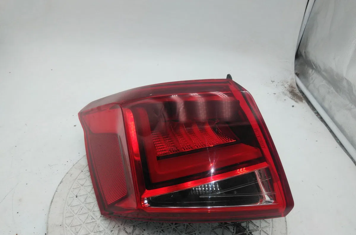 Catadioptre arg SEAT ARONA occasion — photo 2