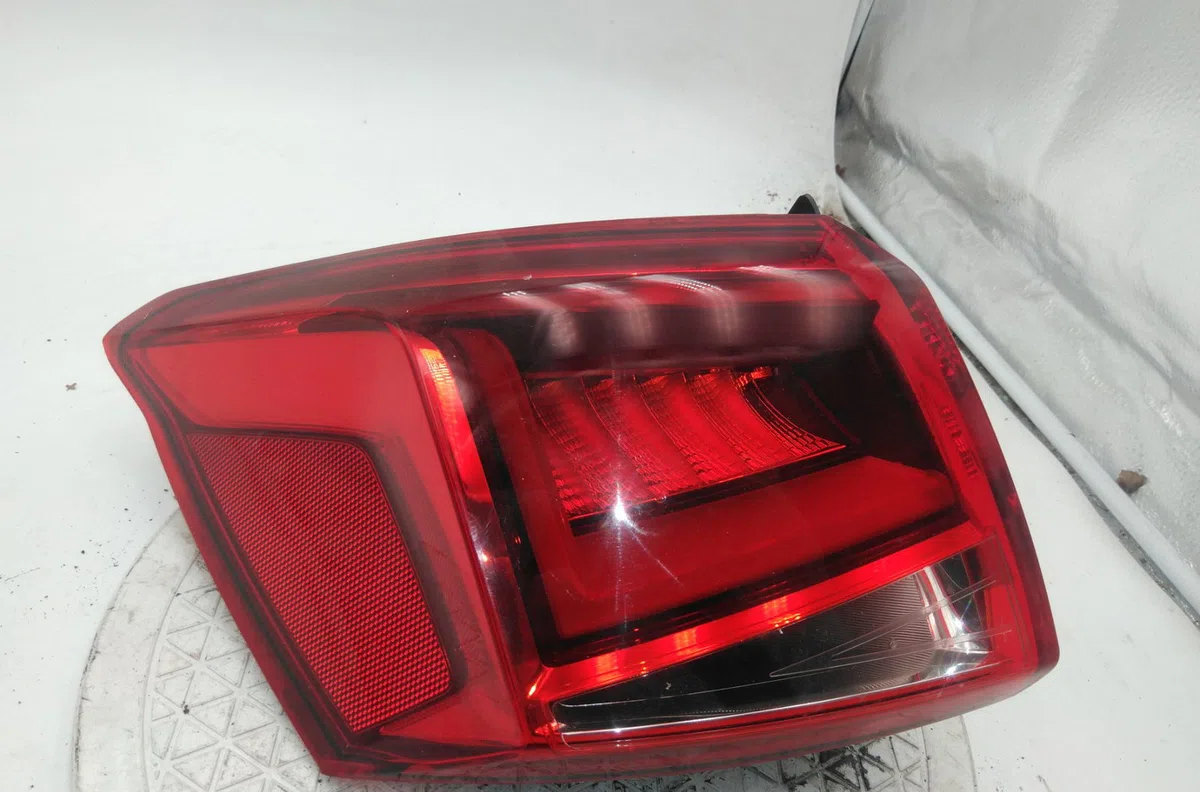 Catadioptre arg SEAT ARONA occasion — photo 3