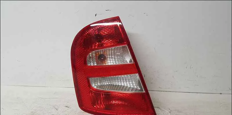 Catadioptre arg SKODA FABIA I occasion