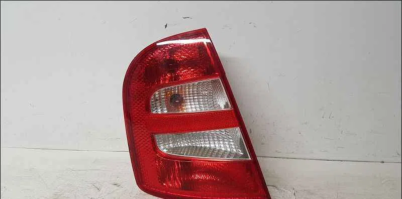 Catadioptre arg SKODA FABIA I occasion — photo 4