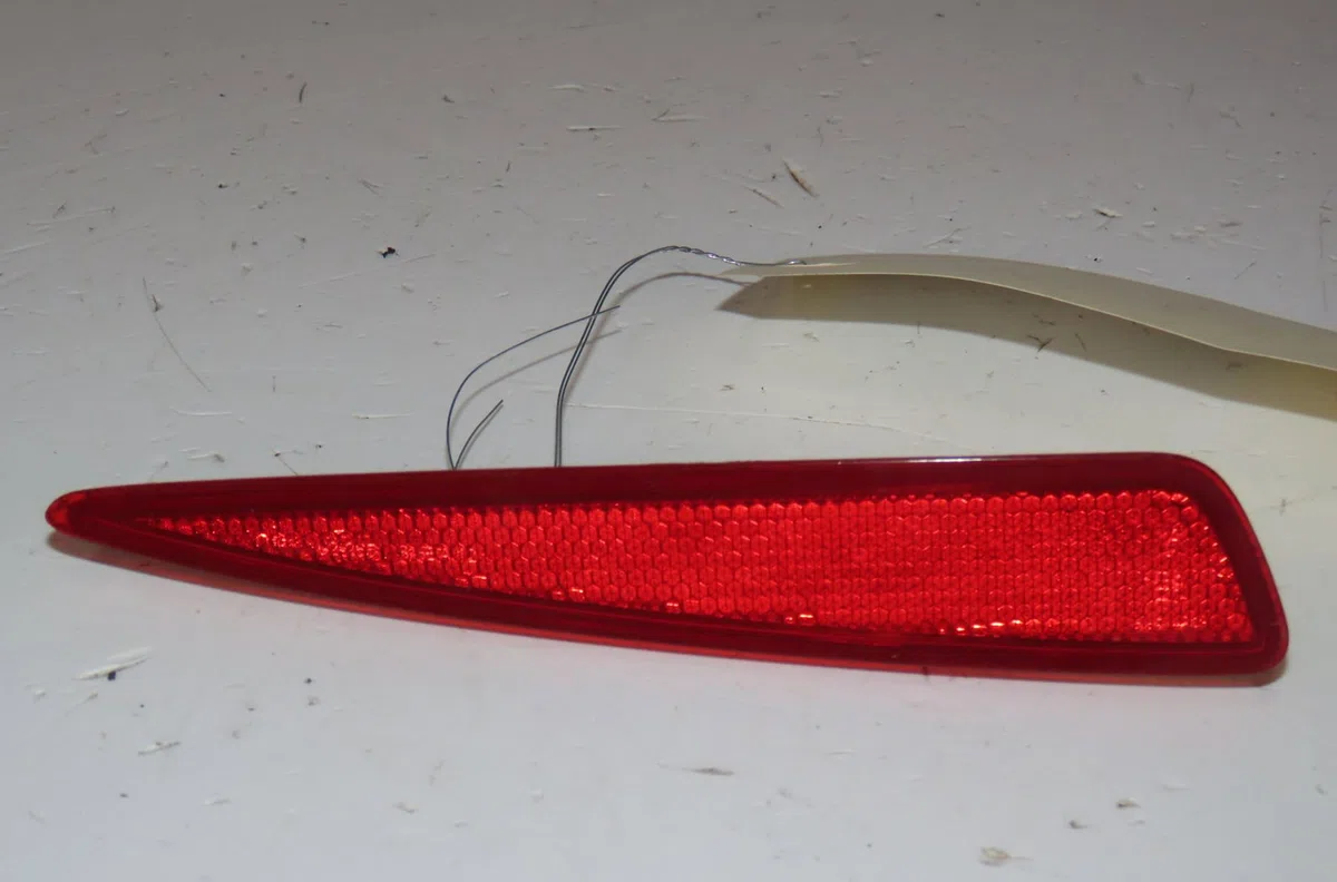 Catadioptre arg Toyota AURIS Break (_E18_) 2.0 d-4d (ade186_) (2013-2015) occasion — photo 2