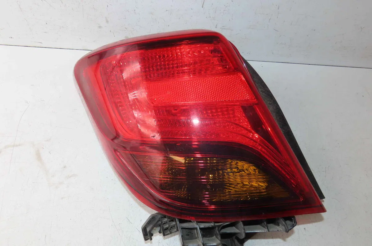 Catadioptre arg TOYOTA YARIS III occasion — photo 2