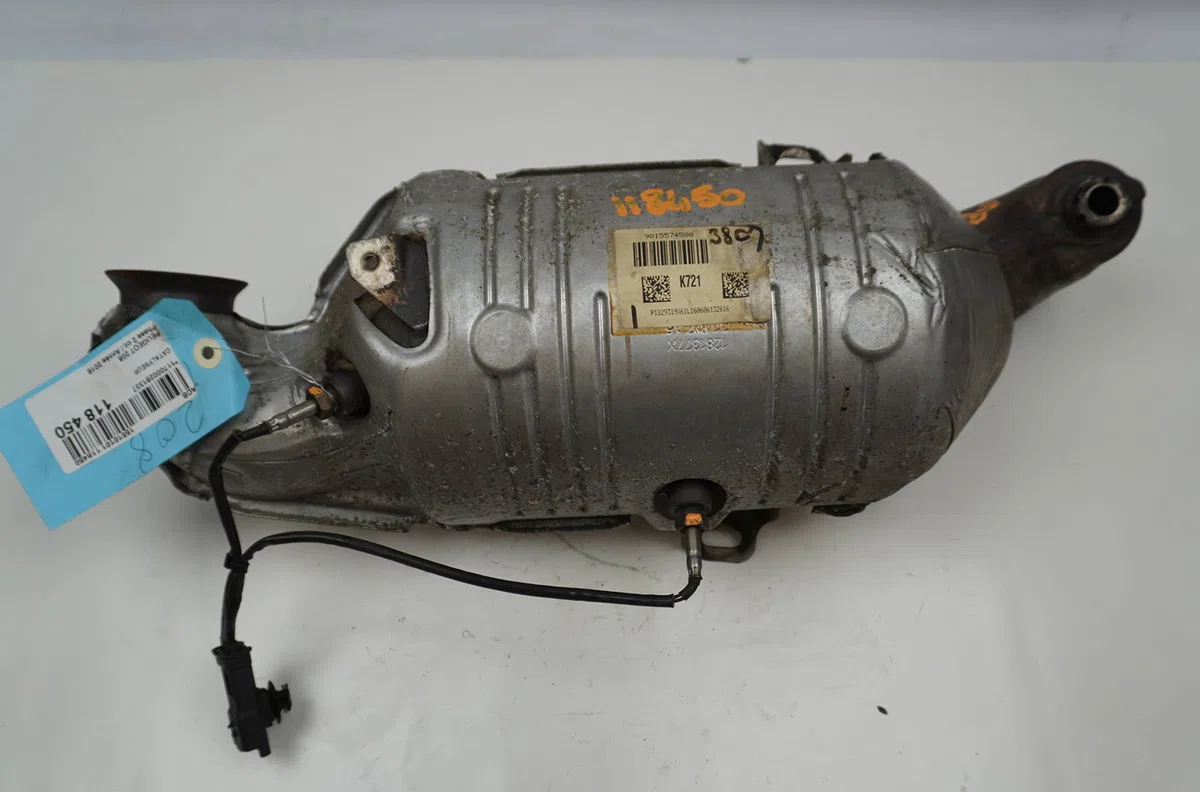 Catalyseur Peugeot 208 I (CA_, CC_) 1.6 bluehdi 100 (2015) 5 portes occasion — photo 2