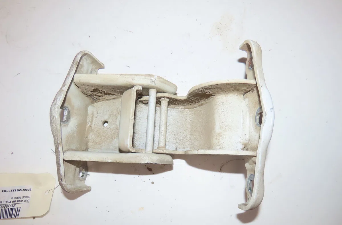 Charniere inf porte battante arg Renault TRAFIC III Camionnette (FG_) 1.6 dci 90 (fgme) (2014) occasion — photo 3