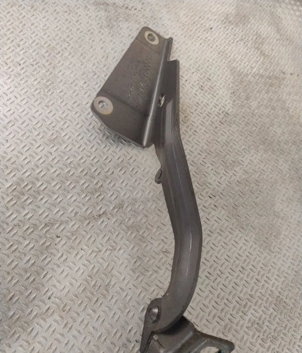 Charniere sup porte battante arg Renault KANGOO Express (FW0-1_) 1.5 dci 75 (fw07, fw10, fw04) (2010) 4 portes occasion — photo 3