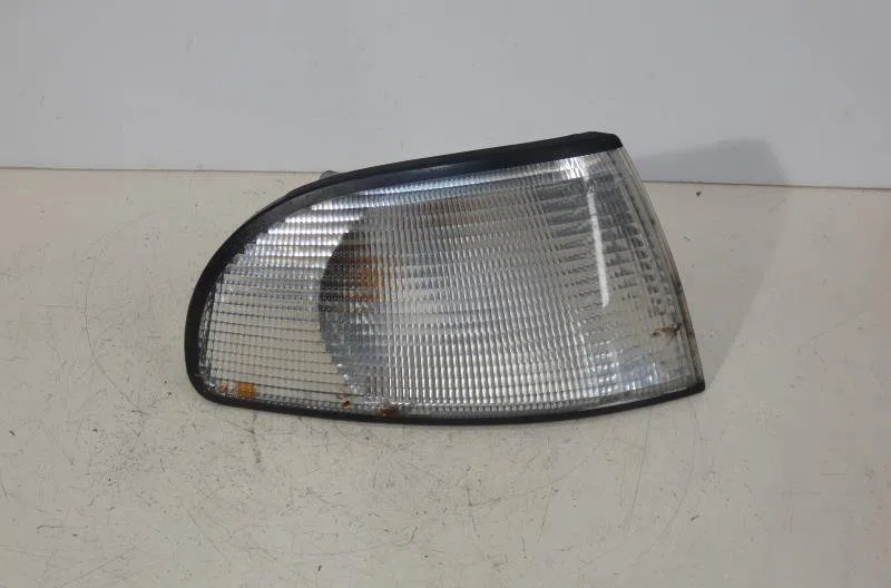 Clignotant droit AUDI A4 1 PHASE 1 occasion — photo 4