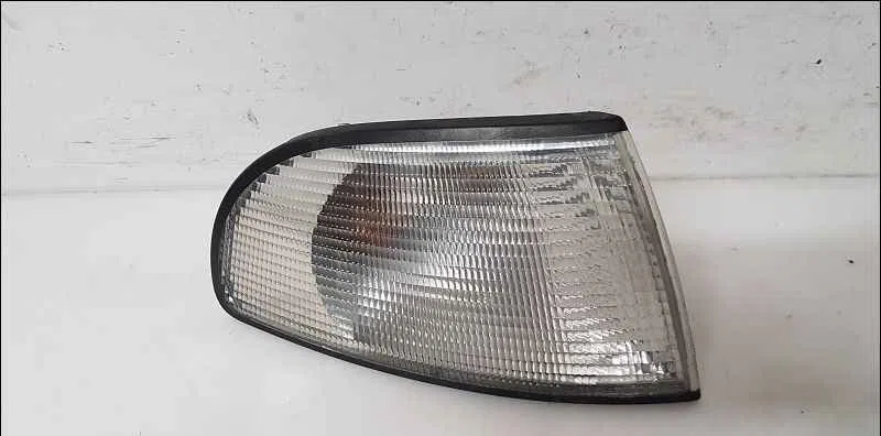 Clignotant droit AUDI A4 I occasion