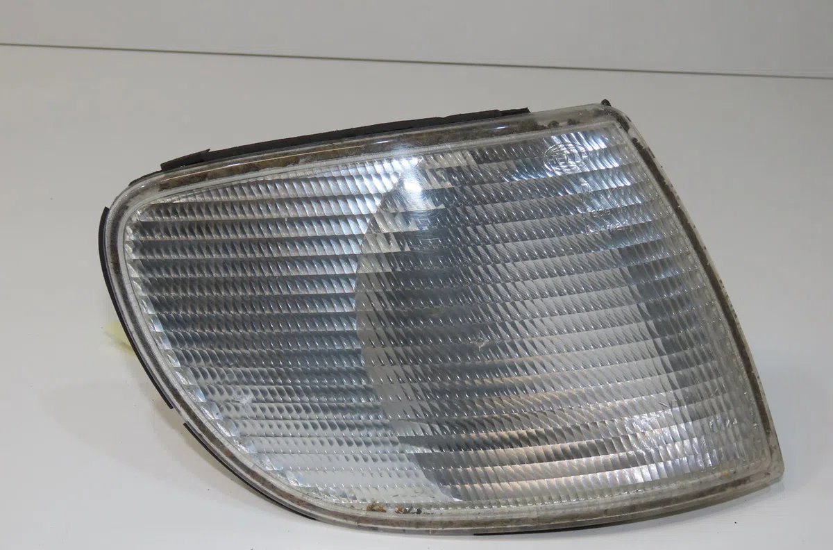Clignotant droit Audi A6 C4 (4A2) 2.0 (1994-1997) occasion — photo 2