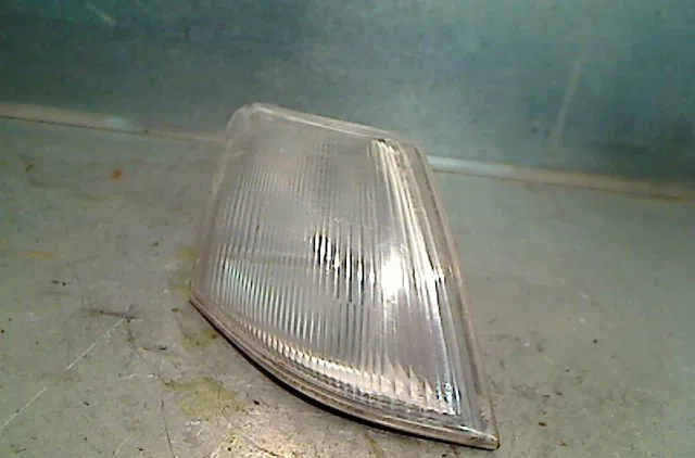 Clignotant droit CITROEN XANTIA Phase 1 03-1993--06-1998 occasion — photo 2