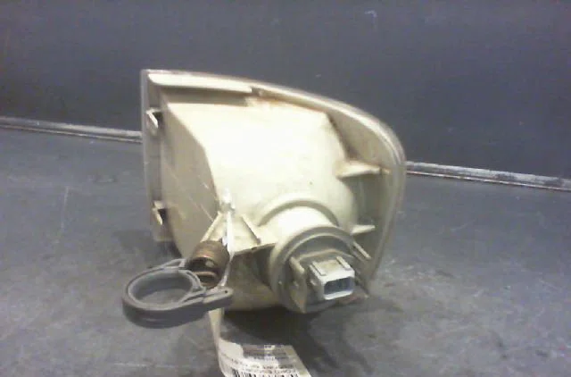 Clignotant droit Ford ESCORT V Break (ANL) 1.6 i 16v (1992-1995) occasion — photo 2
