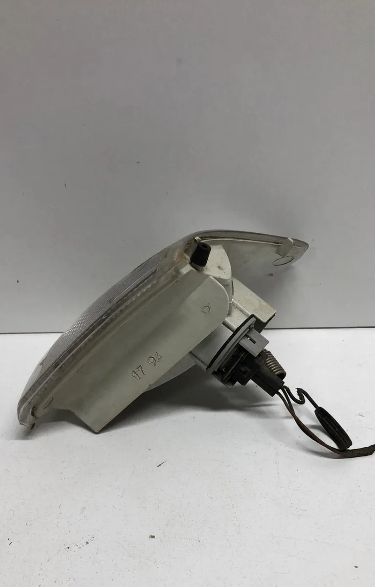 Clignotant droit Ford FIESTA III (GFJ) 1.3 cat (1991-1997) occasion