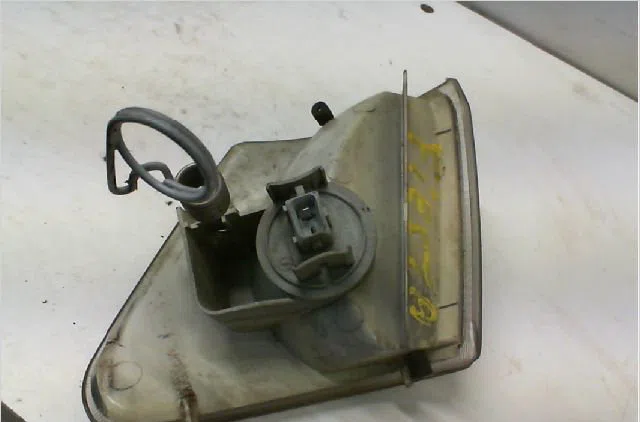 Clignotant droit FORD FIESTA III Phase 2 01-1994--10-1996 occasion — photo 2