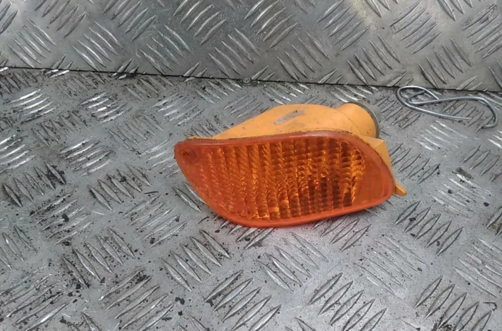 Clignotant droit FORD FOCUS 1.6I 2001 occasion