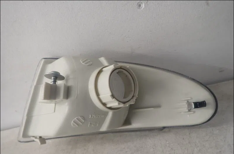 Clignotant droit FORD MONDEO I  1.8 TD occasion — photo 2