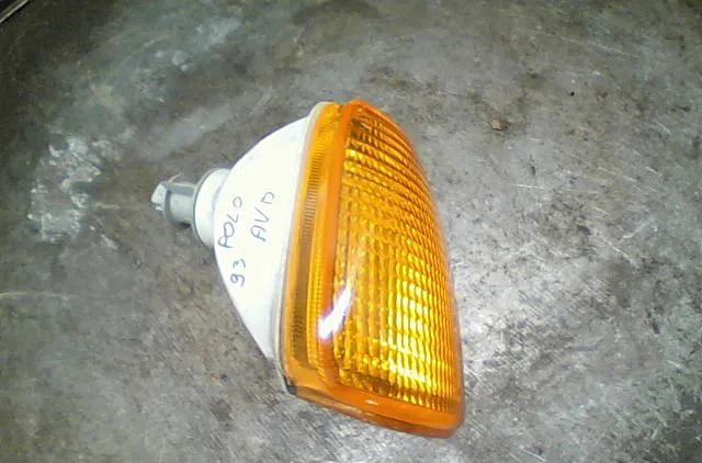 Clignotant droit FORD POLO 1992 occasion — photo 2