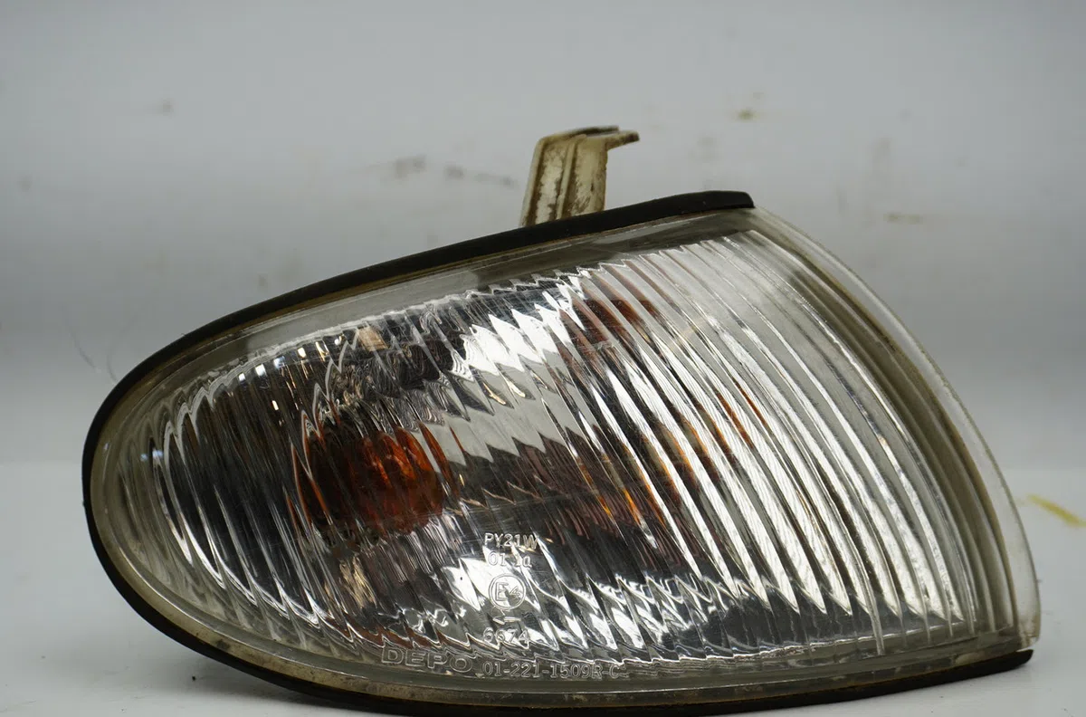 Clignotant droit Hyundai PONY I (X-3) 1.3 i 12v (1994-2000) occasion