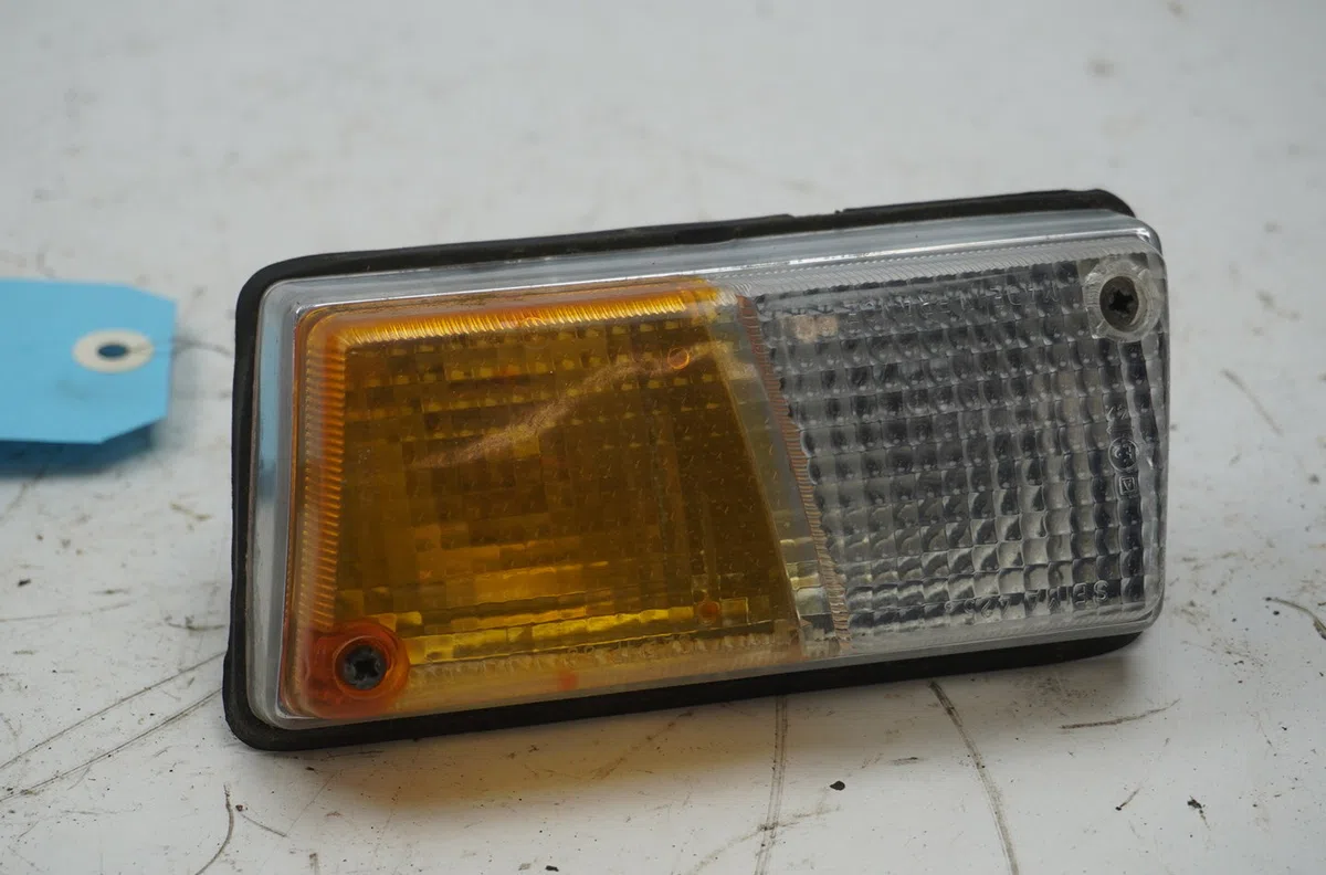 Clignotant droit IVECO DAILLY II  35-8.1 2.5D occasion — photo 2