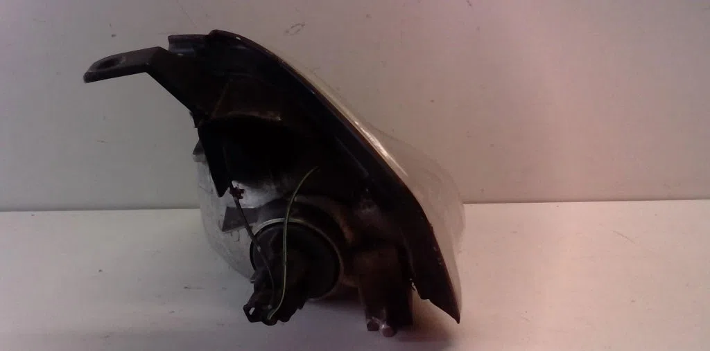 Clignotant droit Mazda 323 F VI (BJ) 1.5 16v (bj5w) (1998-2001) occasion — photo 3