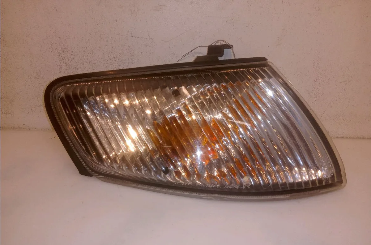Clignotant droit Mazda 626 V Hatchback (GF) 1.8 (gf8p) (1997-1999) occasion