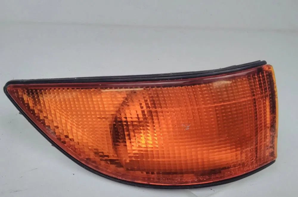 Clignotant droit MITSUBISHI LANCER 1992 occasion — photo 2