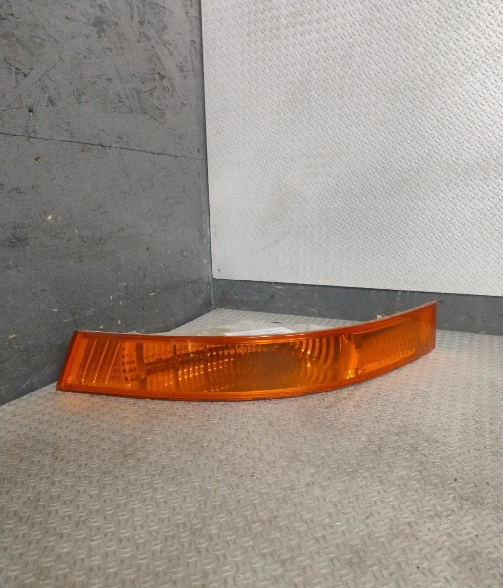 Clignotant droit Nissan INTERSTAR Camionnette (X70) Dci 100 (2003-2006) occasion — photo 2