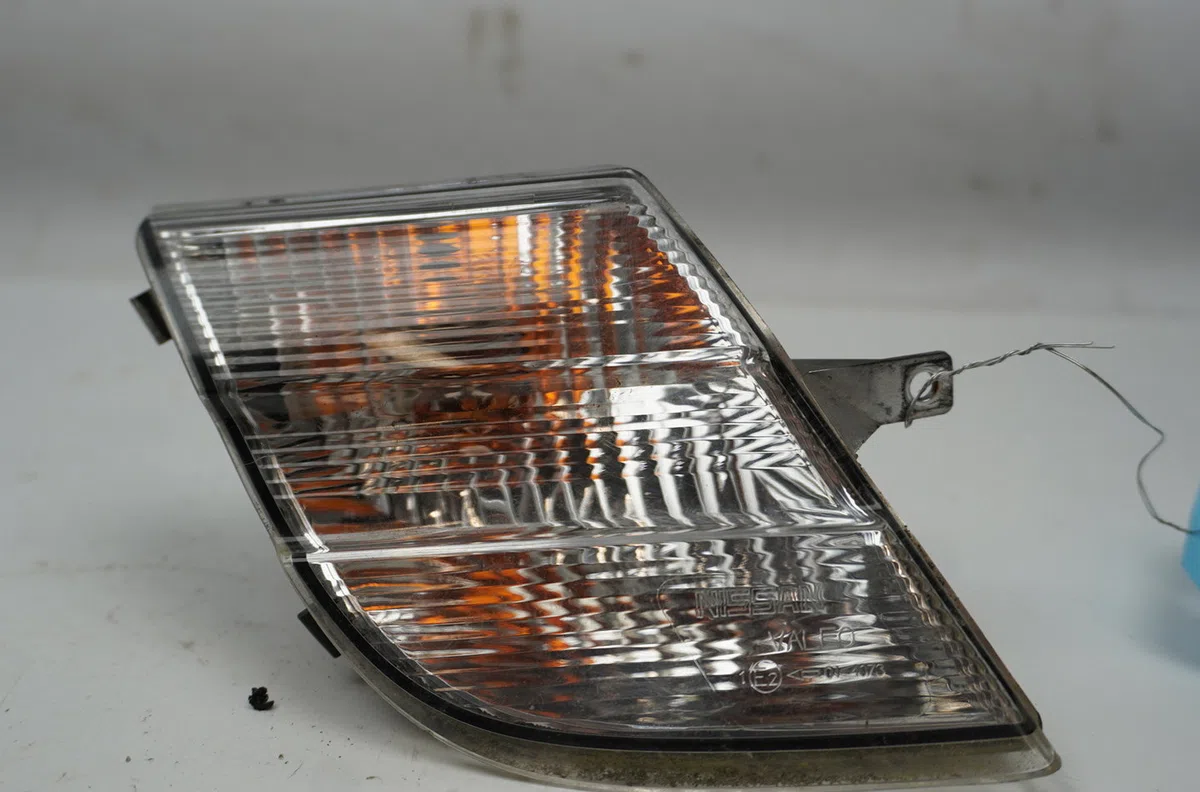 Clignotant droit Nissan MICRA III (K12) 1.2 16v (2003-2010) occasion — photo 2
