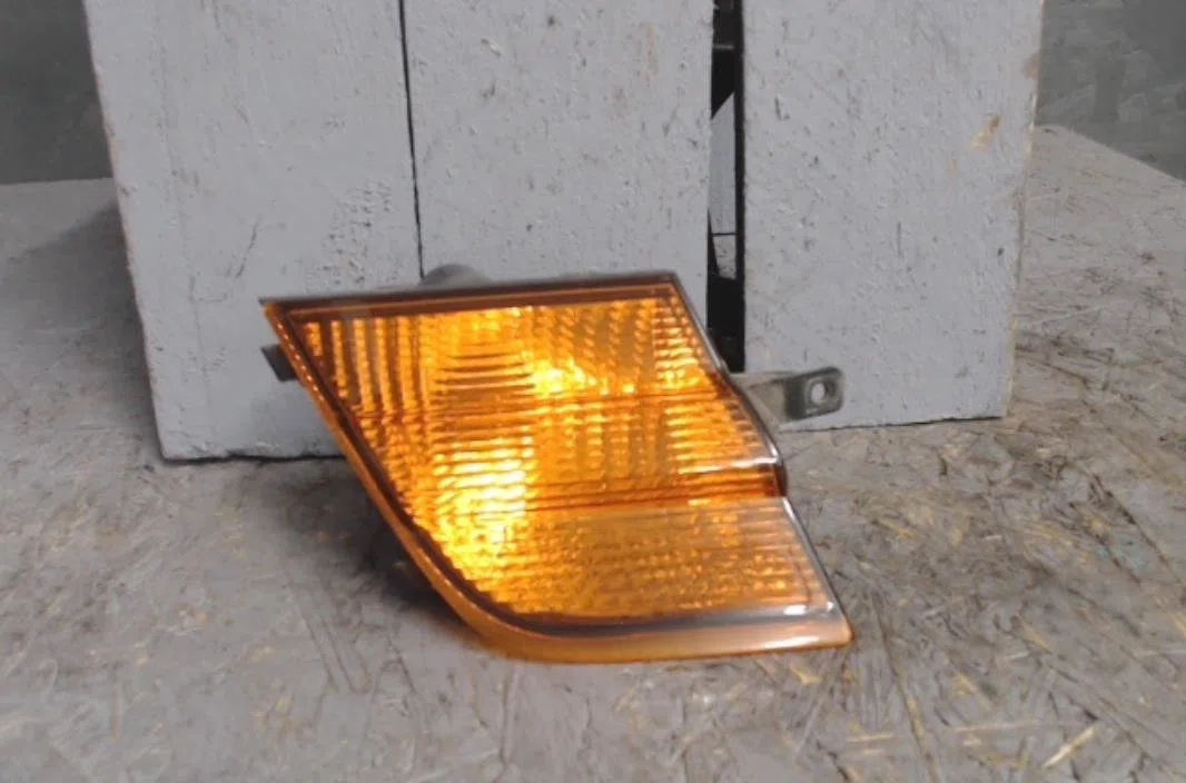 Clignotant droit Nissan MICRA III (K12) 1.4 16v (2003-2010) occasion — photo 2