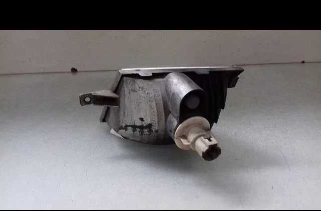 Clignotant droit Nissan MICRA III (K12) 1.5 dci (2003-2010) occasion — photo 2