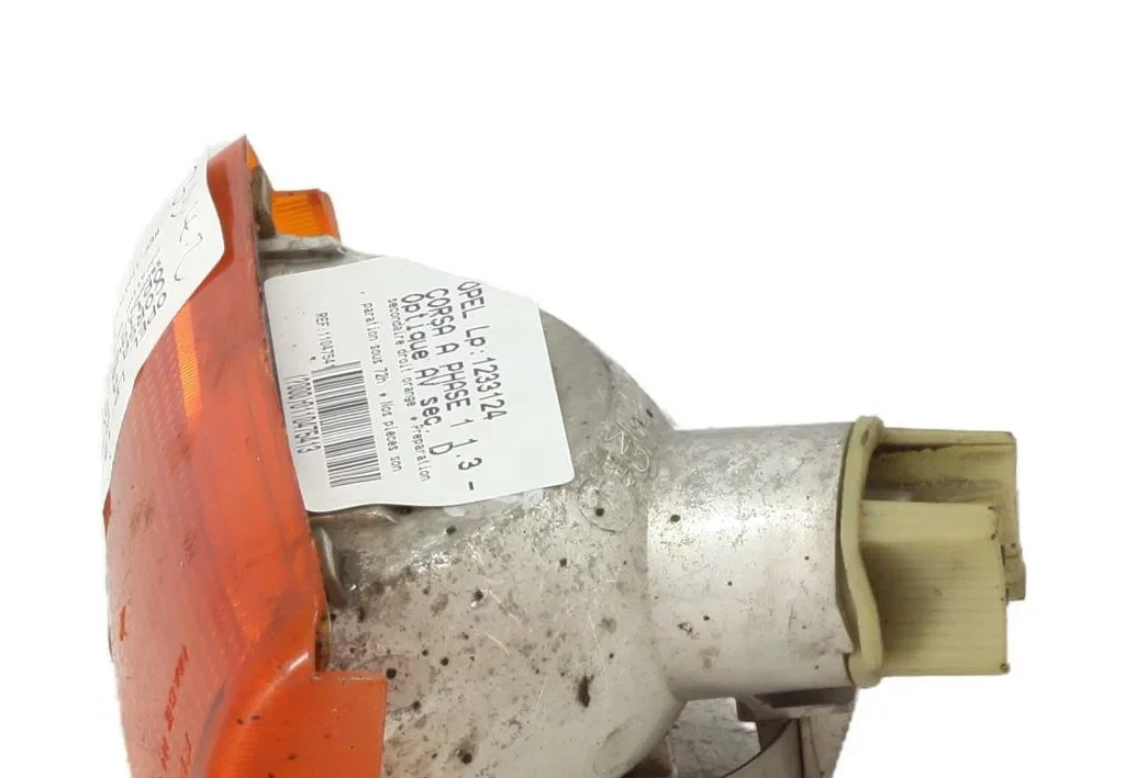 Clignotant droit Opel CORSA A 3-5 portes (S83) 1.3 s (f08, m08, f68, m68) (1982-1989) occasion