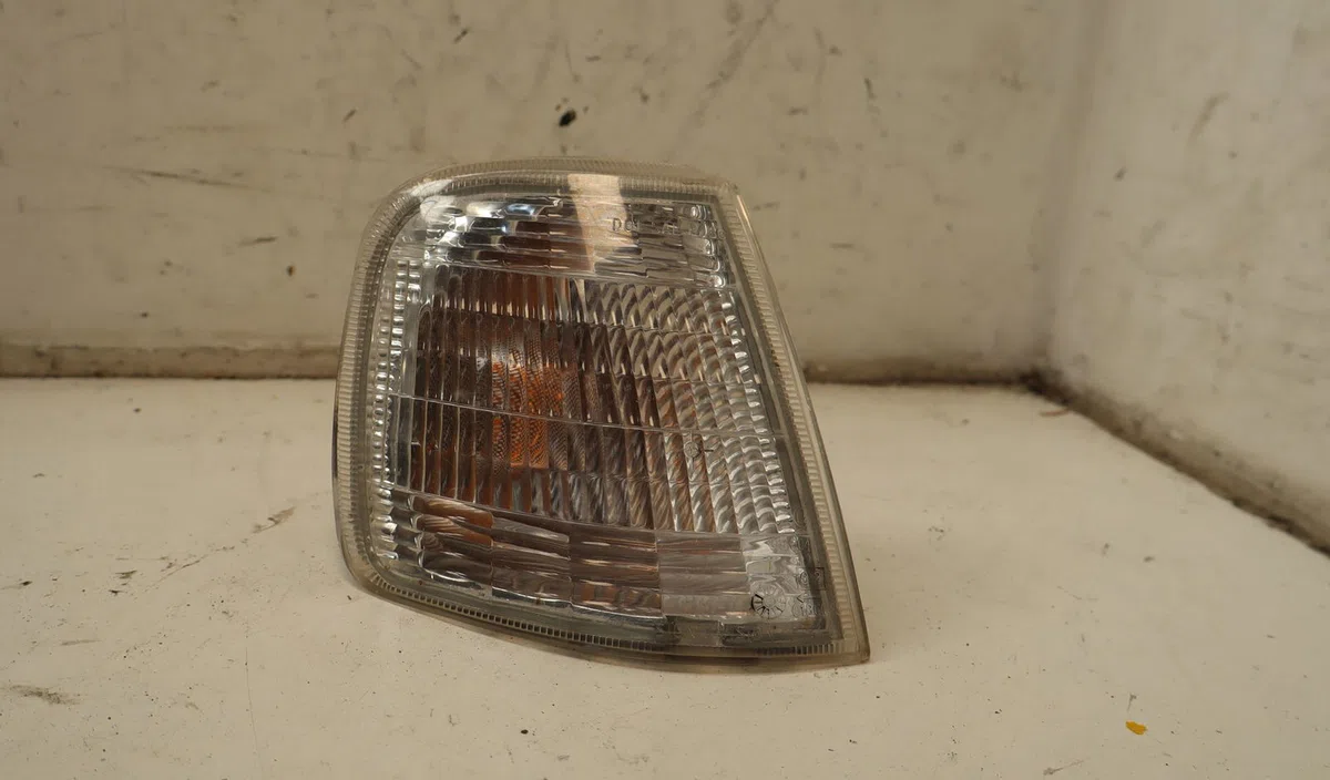 Clignotant droit Peugeot 405 II (4B) 1.8 (1992-1995) occasion — photo 4