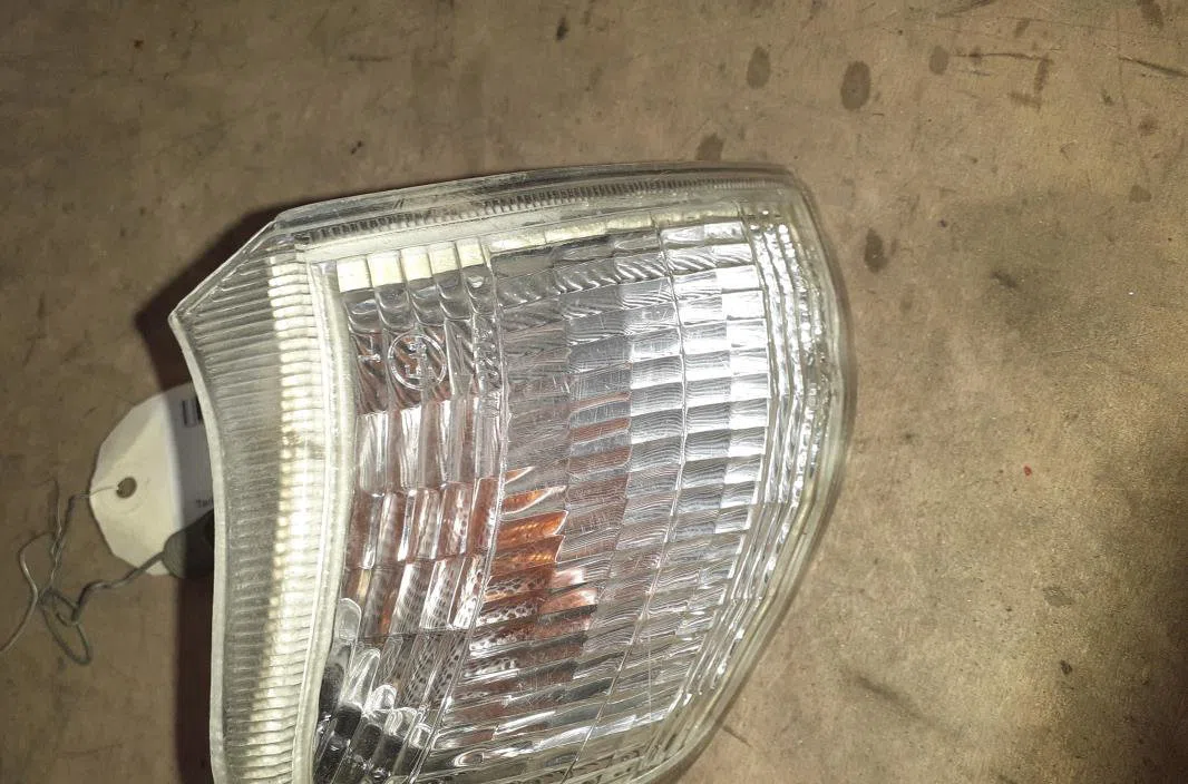 Clignotant droit PEUGEOT 405 PHASE 1 occasion — photo 2