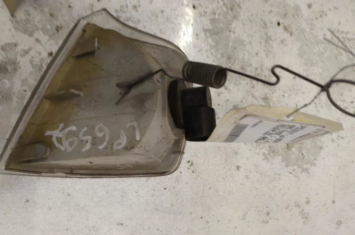 Clignotant droit PEUGEOT 405 PHASE 1 occasion — photo 4