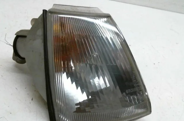 Clignotant droit Renault CLIO I (B-C57_, 5-357_) 1.2 (b-c-s57a, b-c57s, 5-357f, 5-357j, 5-357l, 5-357r) (1990-1998) 5 portes occasion
