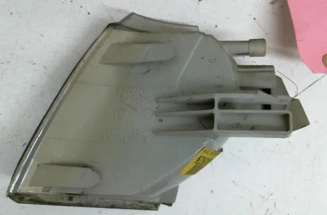 Clignotant droit Renault CLIO I (B-C57_, 5-357_) 1.2 (b-c-s57a, b-c57s, 5-357f, 5-357j, 5-357l, 5-357r) (1990-1998) 5 portes occasion — photo 2